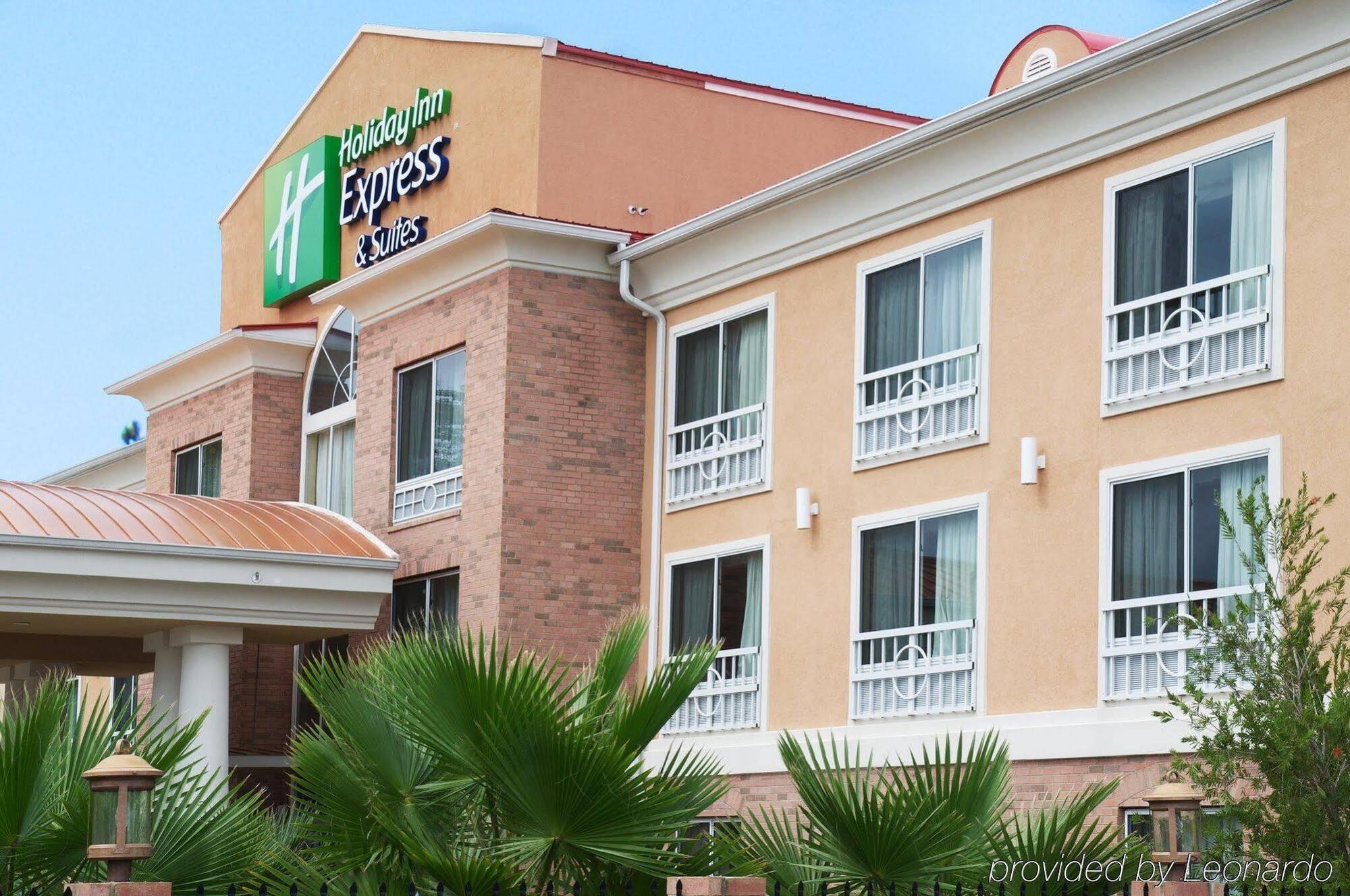 Holiday Inn Express & Suites Alexandria, An Ihg Hotel Exterior foto